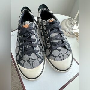 NIB Coach A1067 Barrett 12cm Sig/Nap Women’s Sneakers Size 6M Color BLKWHT/BLK